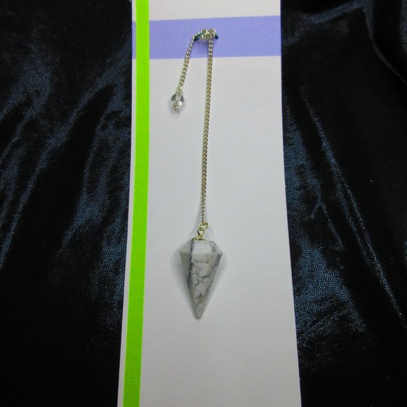 White Howlite Gemstone Dowsing Pendulum Meditation Tool - Picture 2 of 4